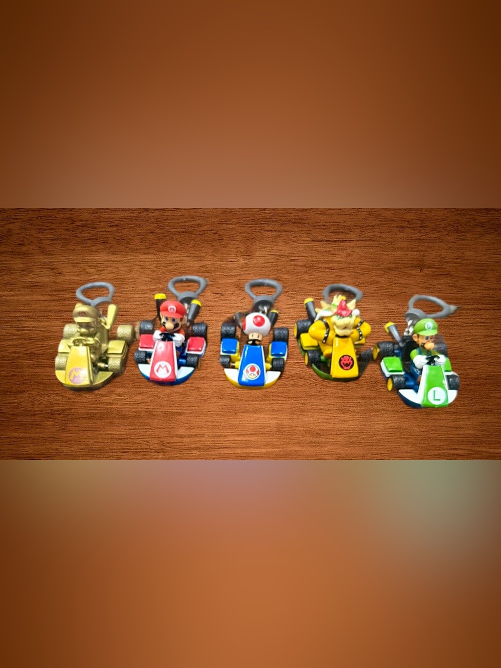 SUPER MÁRIO BROS. LOT OF 5 COLLECTIBLES KEYCHAIN CARS.